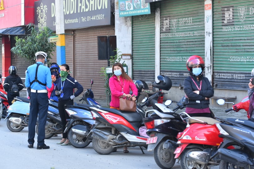 कर्मचारीहरुलाई समेत प्रहरीले रोकेपछि बैंकका शाखा नखुल्ने 