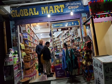 बाणिज्य मन्त्री भट्टले गरे पोखरामा  बजार अनुगमन