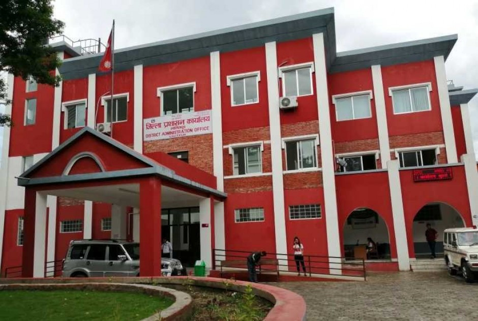 जिल्ला प्रशासन कार्यालय ललितपुरमा भाेलिदेखि अत्यावश्यक बाहेकका सेवा बन्द