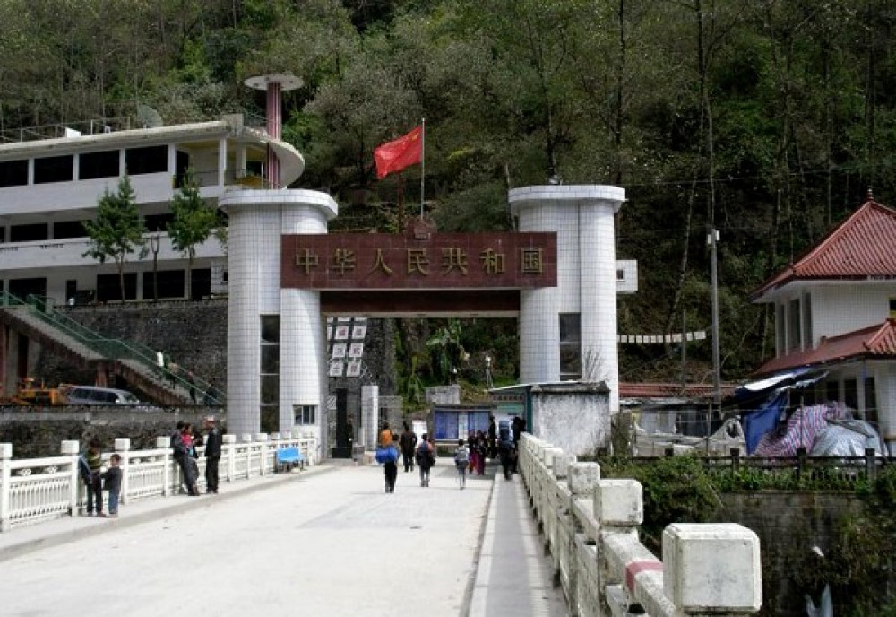 ल्होसारदेखि बन्द केरुङ नाका भाेलिदेखि सञ्चालन हुँदै