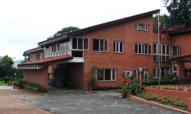 अर्थमन्त्री शर्माको राजीनामापछि प्रधानमन्त्री देउवाले सहसचिवहरूलाई बोलाए बालुवाटार 