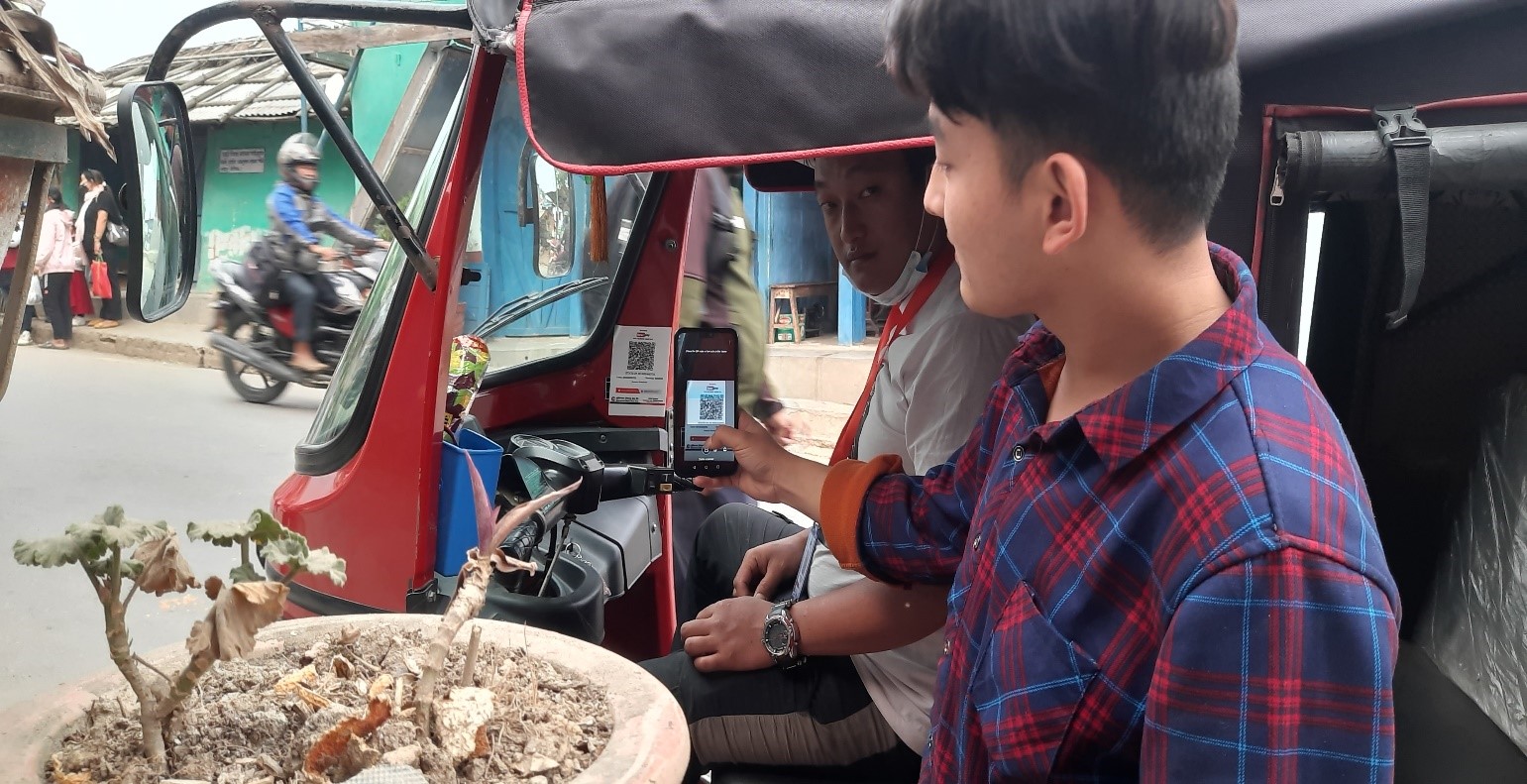 अटो रिक्सामा मुक्तिनाथ विकास बैंकको क्युआर सेवा सुरु