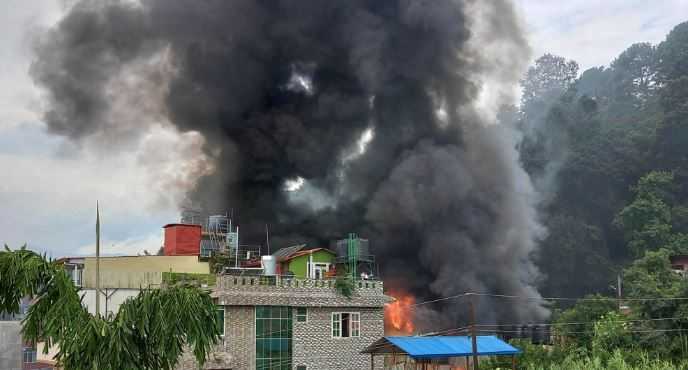 बालाजुको जुत्ता कारखानामा लागेको आगो ३ घण्टापछि नियन्त्रण, करोडौँको क्षति