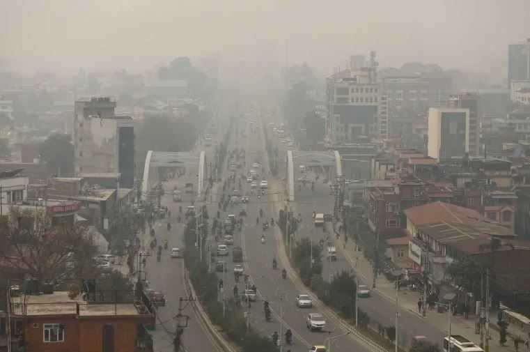 वायु प्रदूषणको मुख्य कारण गाडीले फ्याक्ने धुवाँ