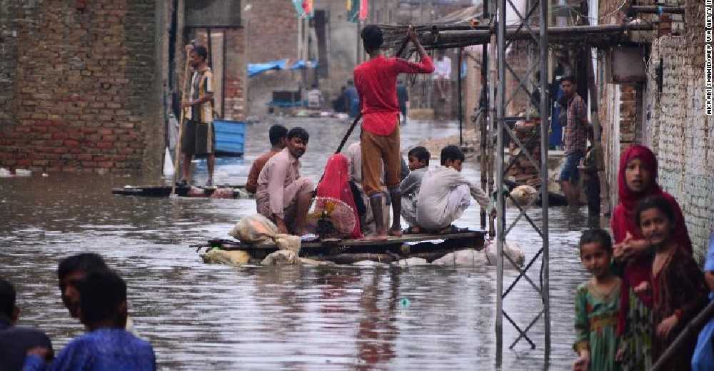 पाकिस्तान बाढीः १३ सयभन्दा बढीको मृत्यु, अर्बौं डलरको क्षति