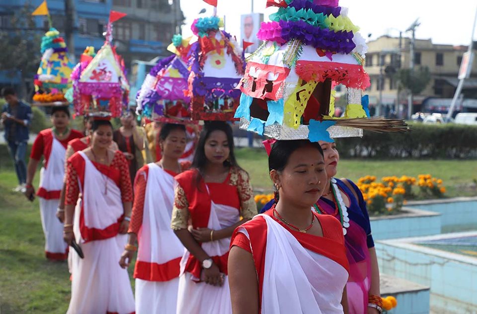 काठमाडौमा थारु समुदायको ‘समाचकेवा’ (फाेटाे फिचर)