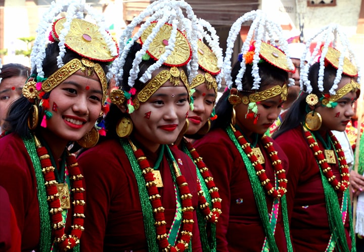 ल्होसार मनाउँदै गुरुङ समुदाय (फाेटाे फिचर)