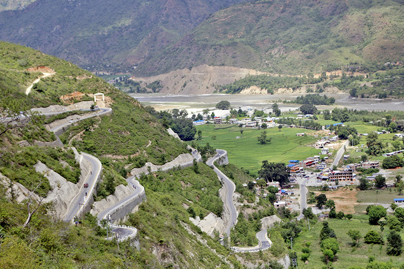 अब विपी राजमार्गमा सवारी चलाउदा शुल्क तिर्नुपर्ने  