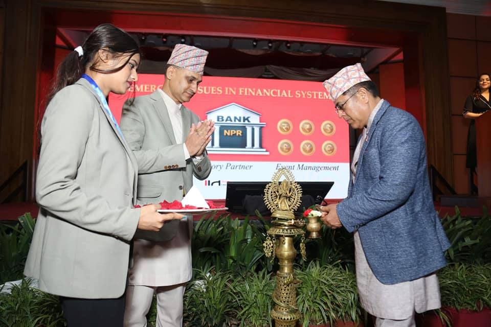 विश्वविद्यालयका डिग्रीप्रति गभर्नर नेपालको कटाक्ष, ‘डिग्रीले हुँदैन वित्तीय साक्षरता चाहिन्छ’