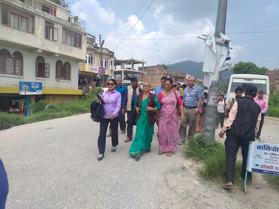 संसदीय समितिद्वारा चावहिल-साँखु र जाेरपाटी-सुन्दरीजल जीर्ण सडकको अनुगमन