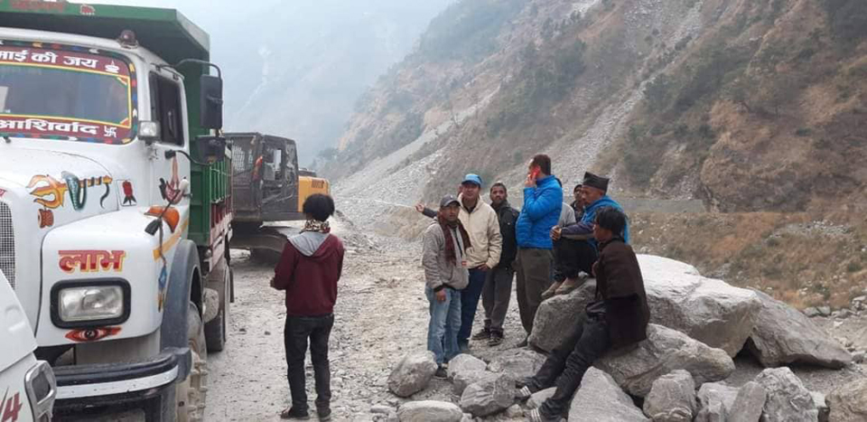 अबरुद्ध सडक साझबाट सञ्चालनमा ल्याइने 