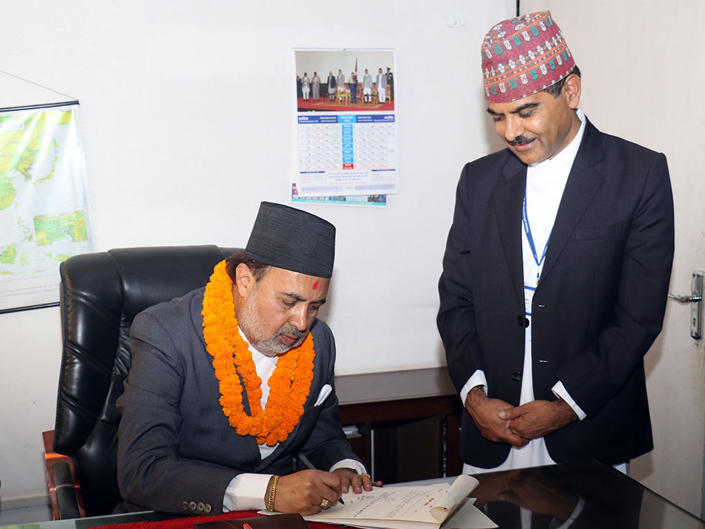 निजी क्षेत्रलाई रातो कार्पेट ओछ्याएर स्वागत गर्नुपर्छ : राज्यमन्त्री दुगड