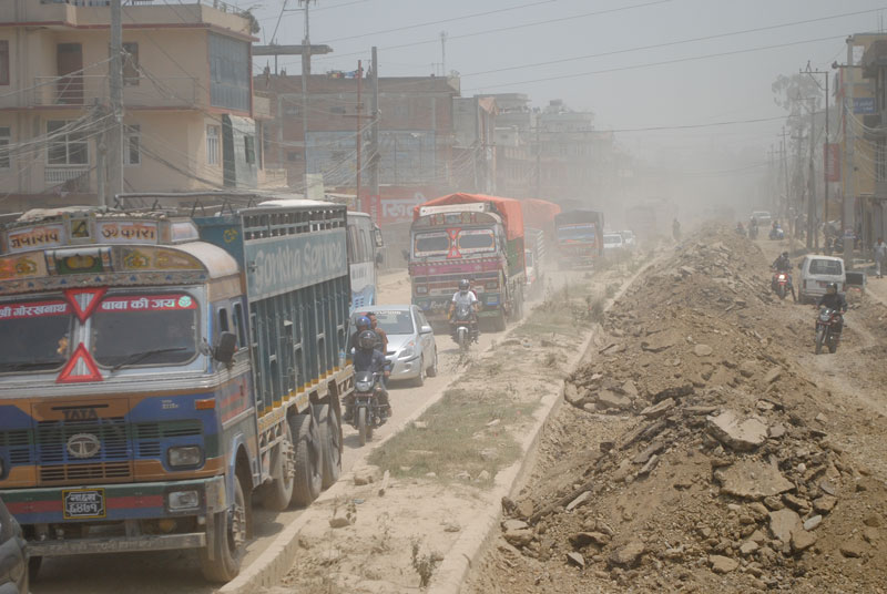 नौबिसे–नागढुङ्गा सडक मर्मत गर्न कठिन 