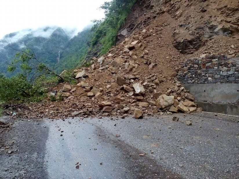 सिद्धबाबामा खसेकाे पहिराेले स्कारपियाे पुरियाे, चालककाे मृत्यु