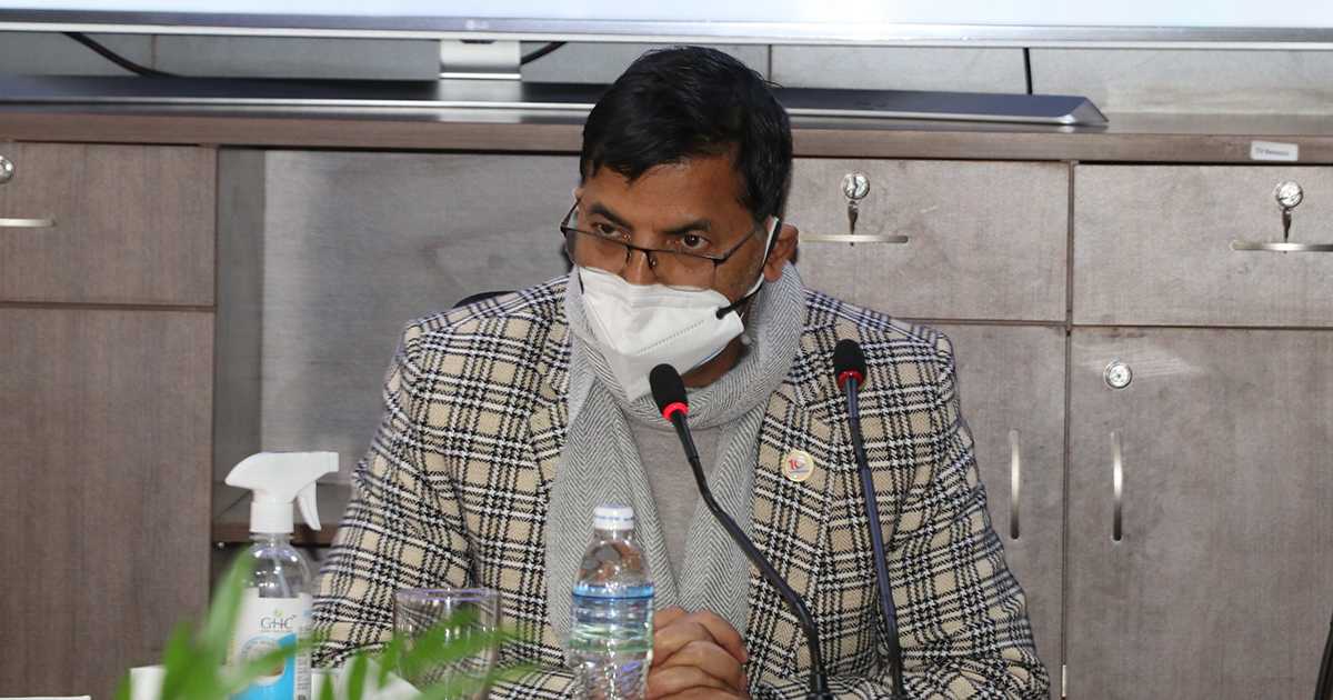 अर्थविदसँगको छलफलमा अर्थमन्त्री  शर्माले भने ‘संविधान बमोजिम अर्थनीति नहुँदा समस्या भयो’