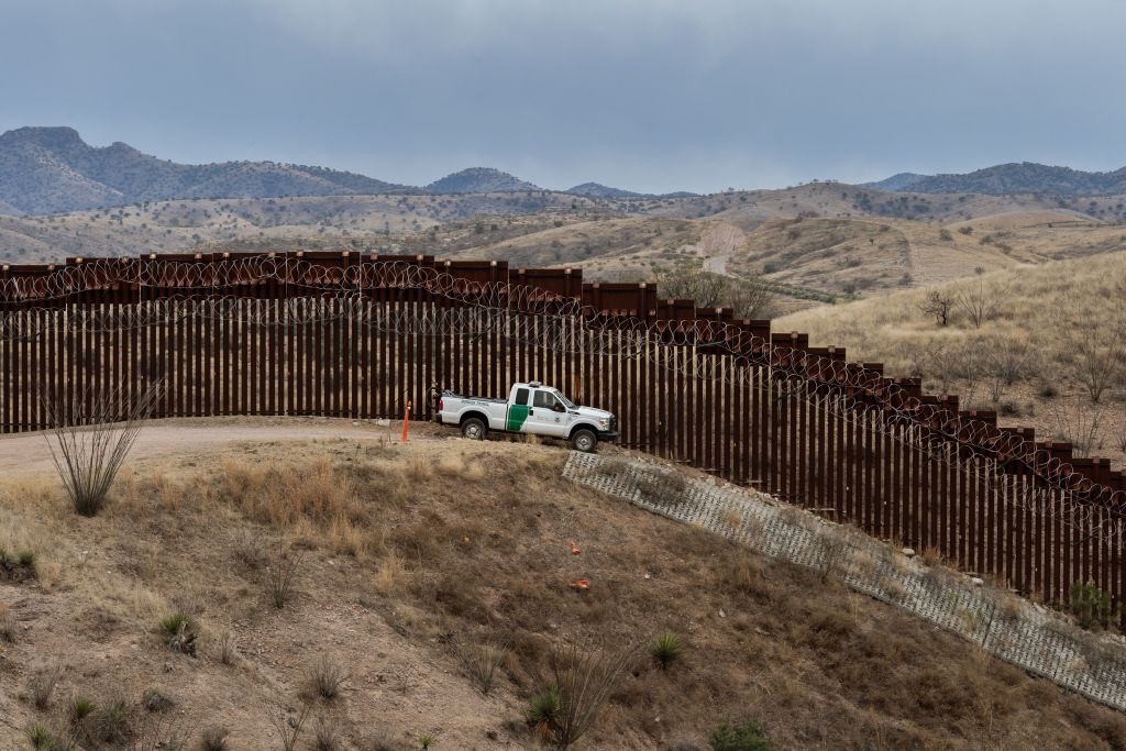 मेक्सिको सीमामा थप सैनिक परिचालन