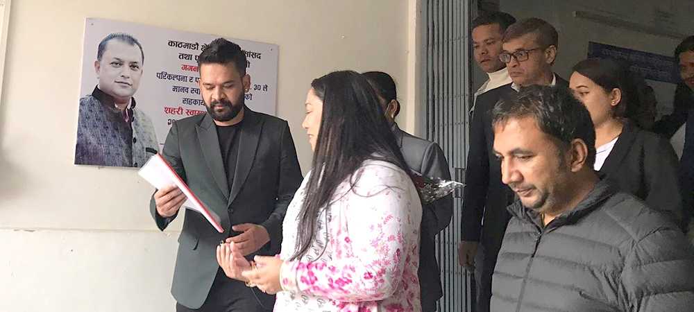 गगनले सुरु गरेको स्वास्थ्य केन्द्रको बालेनद्वारा प्रशंसा 