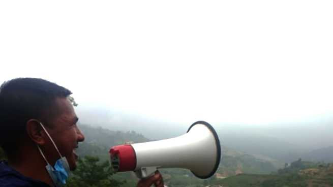 प्रहरीविरुद्ध बञ्चरेडाँडामा  स्थानीयको माइकिङ