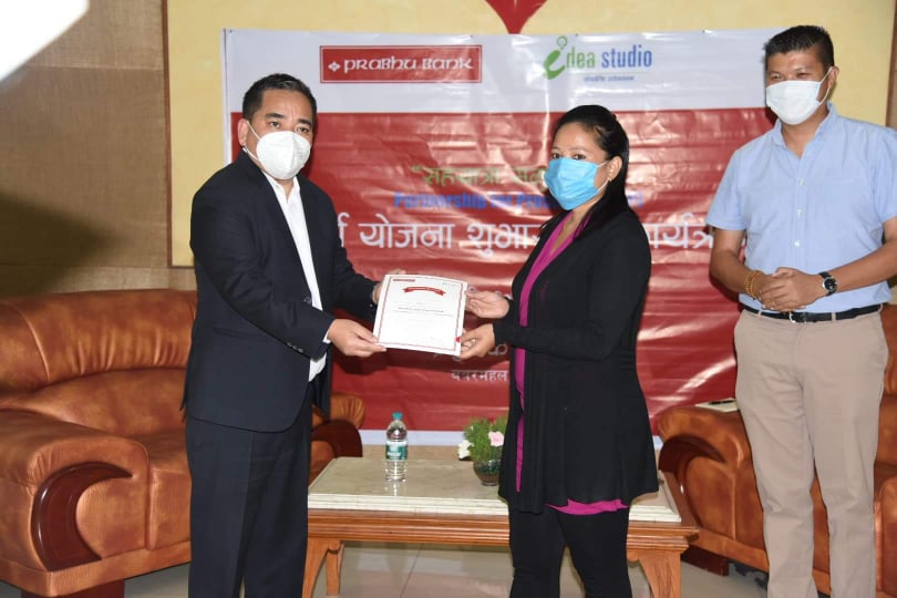  साना उद्यमीलाई उकास्दै प्रभु बैंक, महिला अटो चालकलाई ५ प्रतिशतमै ऋण