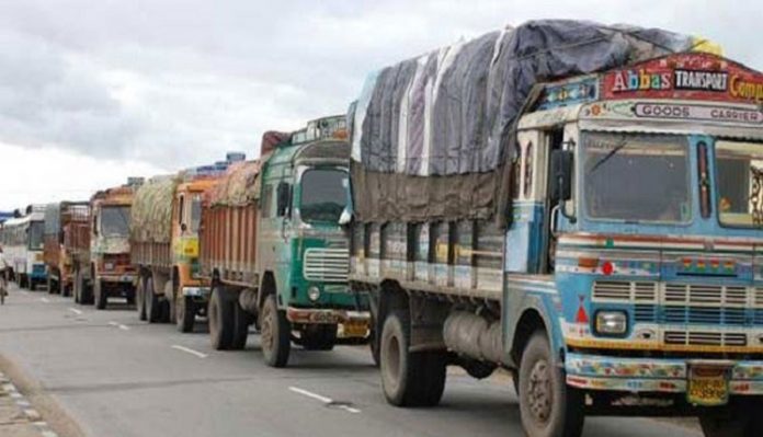 १० दिनदेखि थानकोटमा रोकिएका मालबाहक ट्रक भित्रिए काठमाडौं