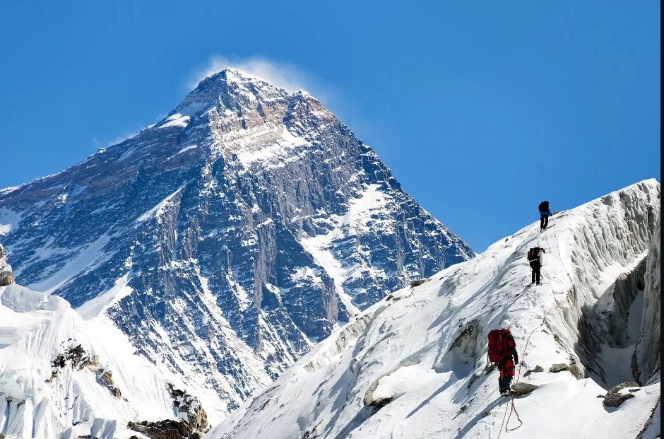 बरून्चे हिमाल आरोहण हुँदै , कोभिडपछिको पहिलो अनुमती