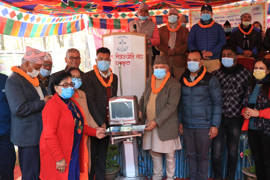आँखा अस्पताललाई हिमालयन बैंकले दियो ‘फ्याको मेसिन’