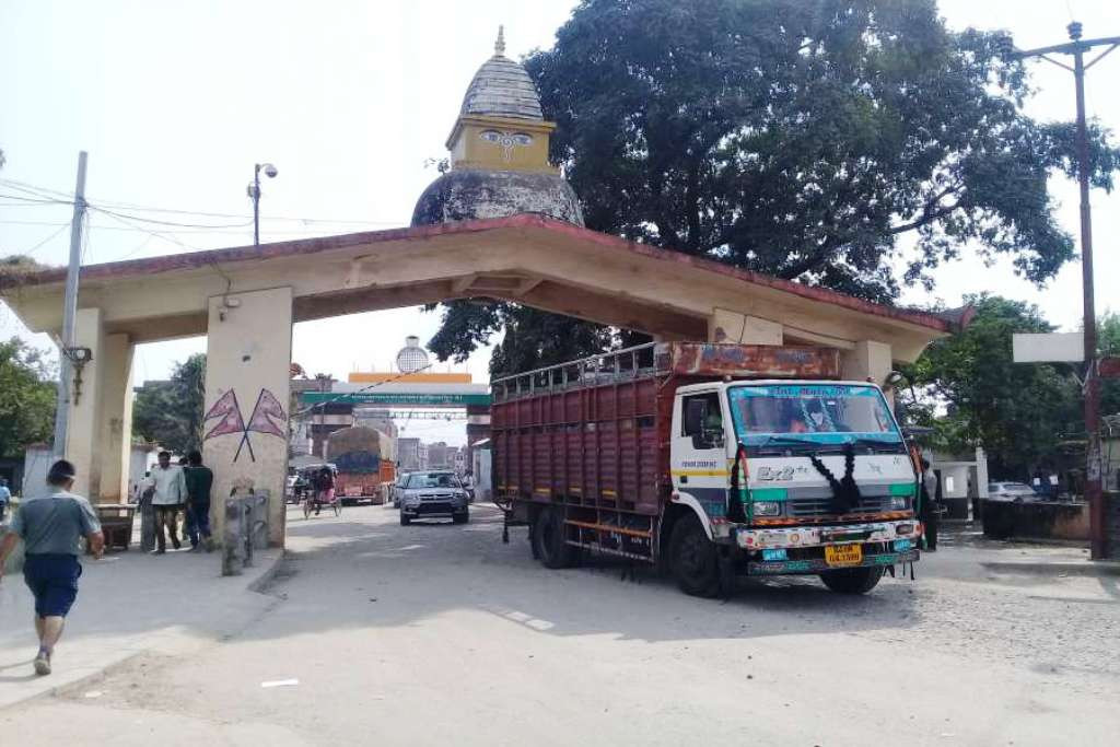 सुनौली नाकाबाट अवैध रुपमा बढ्यो स्पेयर पार्टसको आयात, गुम्दै सरकारी राजस्व