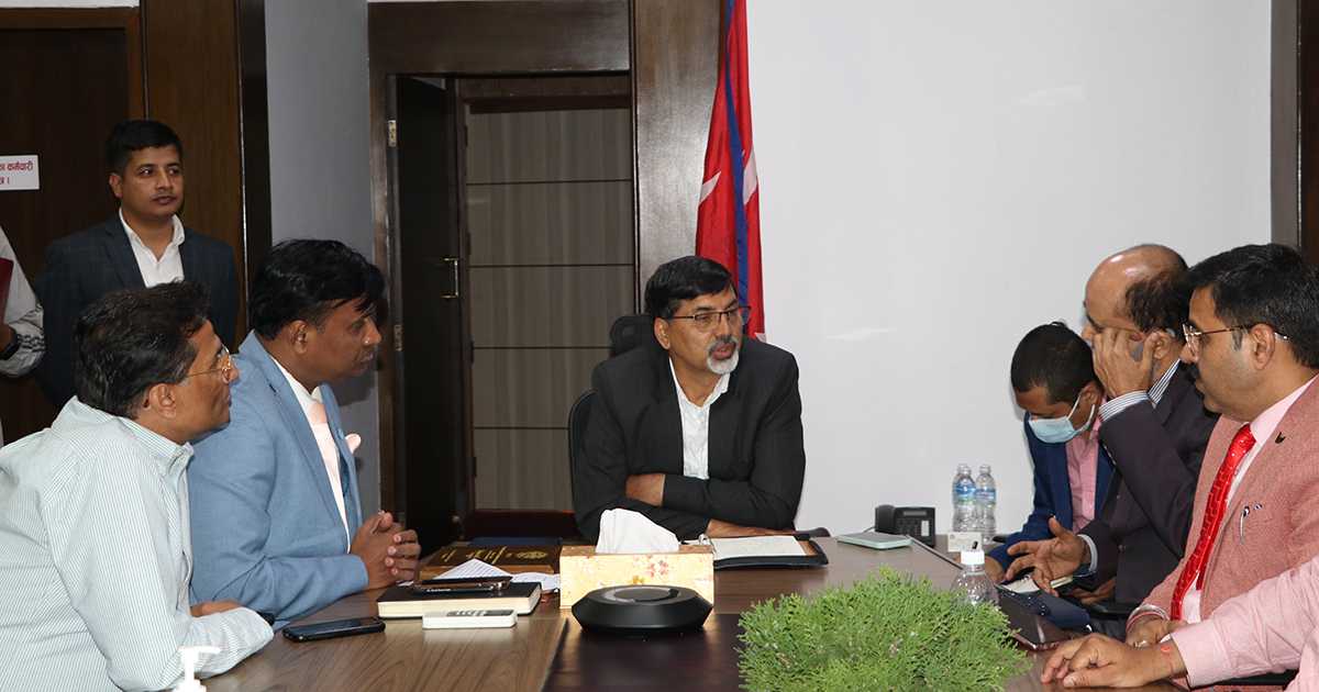 अर्थमन्त्री शर्माको कुलमानलाई फोन, उद्योगमा गरिएको लोडसेडिङ तत्काल हटाउनुस