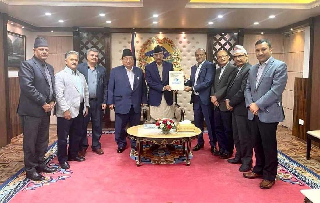 सरकार निजी क्षेत्रसँग हातेमालो गर्दै अगाडि बढ्छः प्रधानमन्त्री देउवा