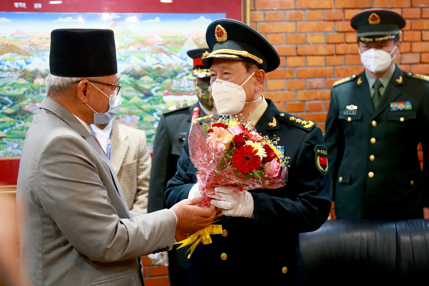 चिनियाँ रक्षामन्त्री काठमाडौंमा, प्रधानमन्त्री र राष्ट्रपति भेट्दै