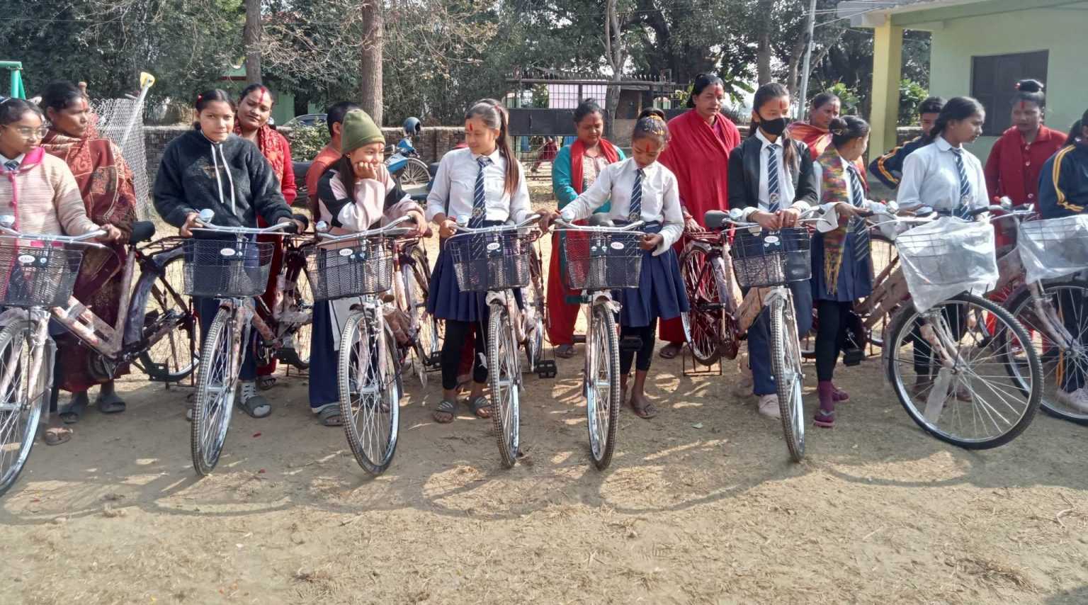 सिपी नेपाल संस्थाद्वारा गरिब, विपन्न तथा दलित छात्रालाई साइकल वितरण