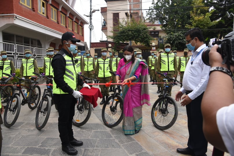 ललितपुर महानगरका नगर प्रहरीहरु अब साइकलमा सरर (फोटो फिचर) 