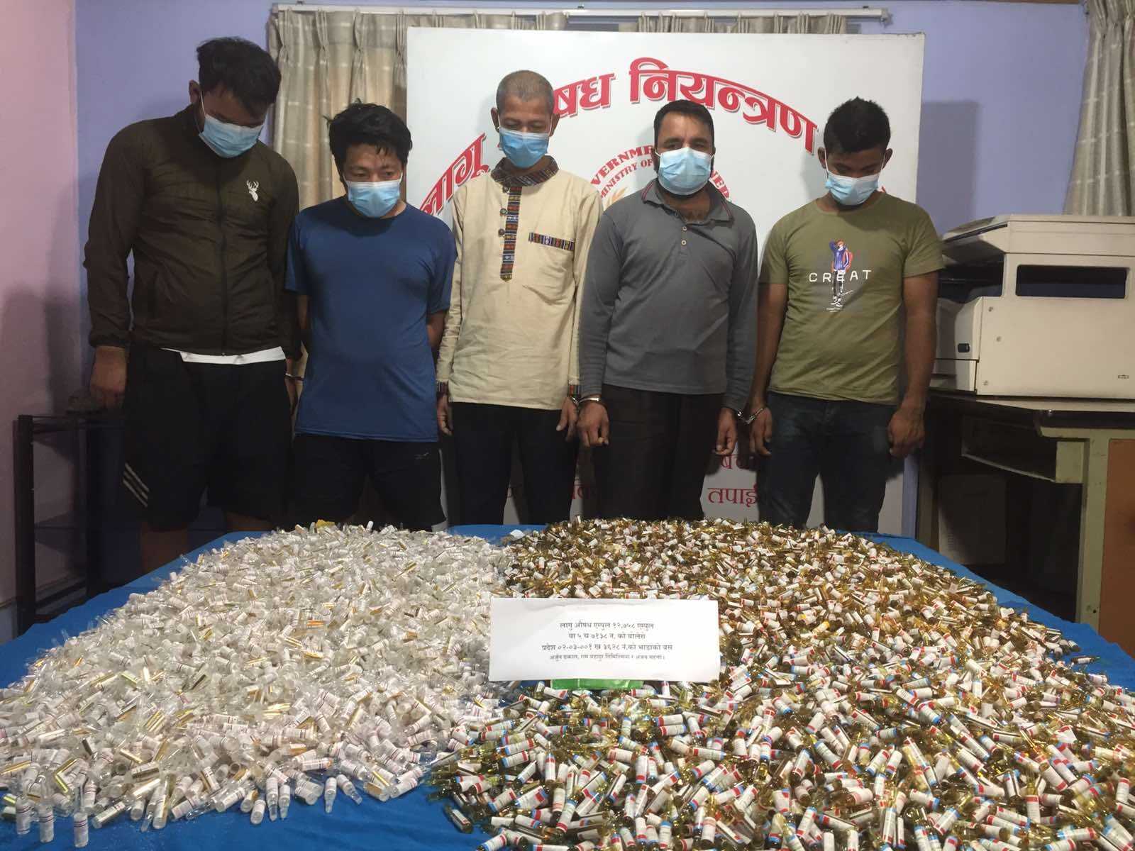 लालमोहन र रसबरीको बट्टामा लुकाएर लागुऔषध कारोबार गर्ने ६ जना पक्राउ