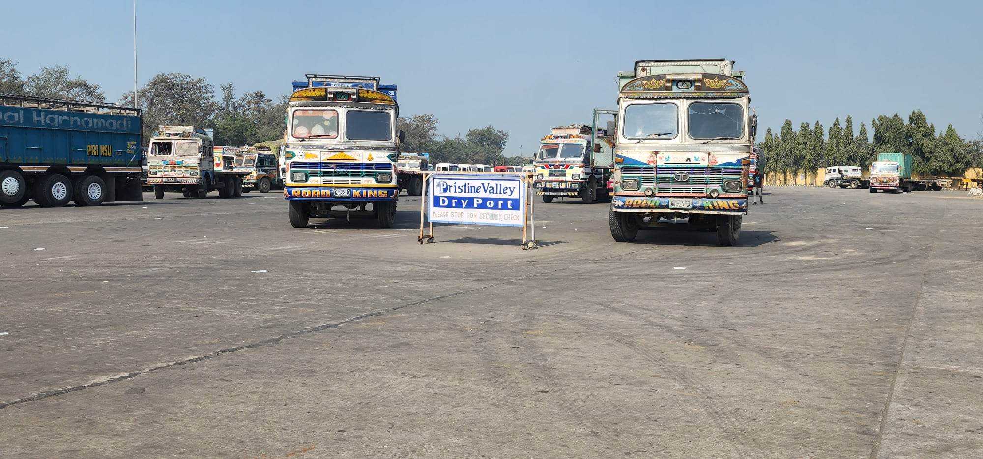 ‘डस्टी कार्गो’ व्यवस्थापनमा वीरगन्ज सुक्खा बन्दरगाह तयार, तर आयातकर्ता?