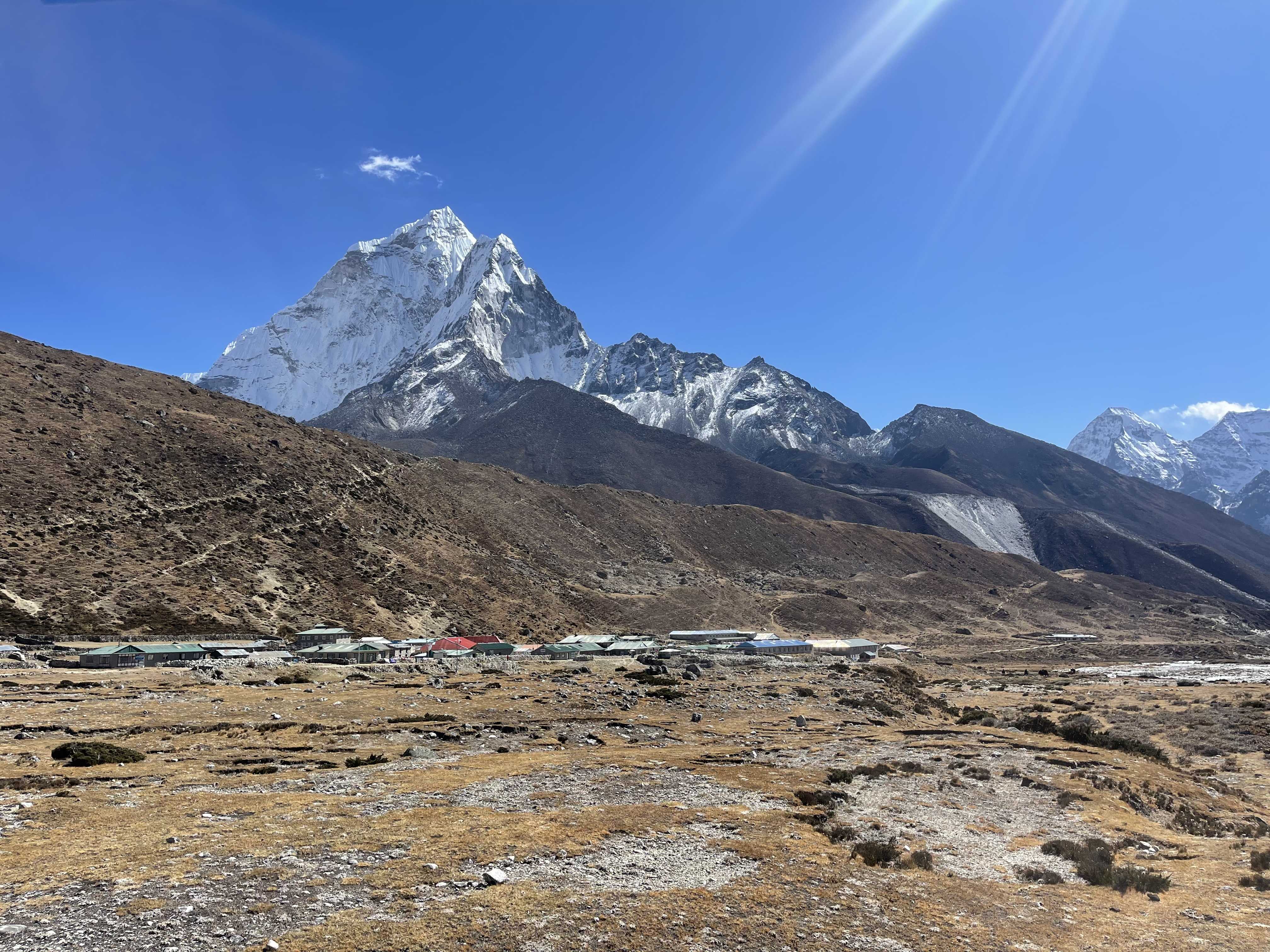 मनै फुरुङ्ग बनाउने संसारको छानो सगरमाथा 