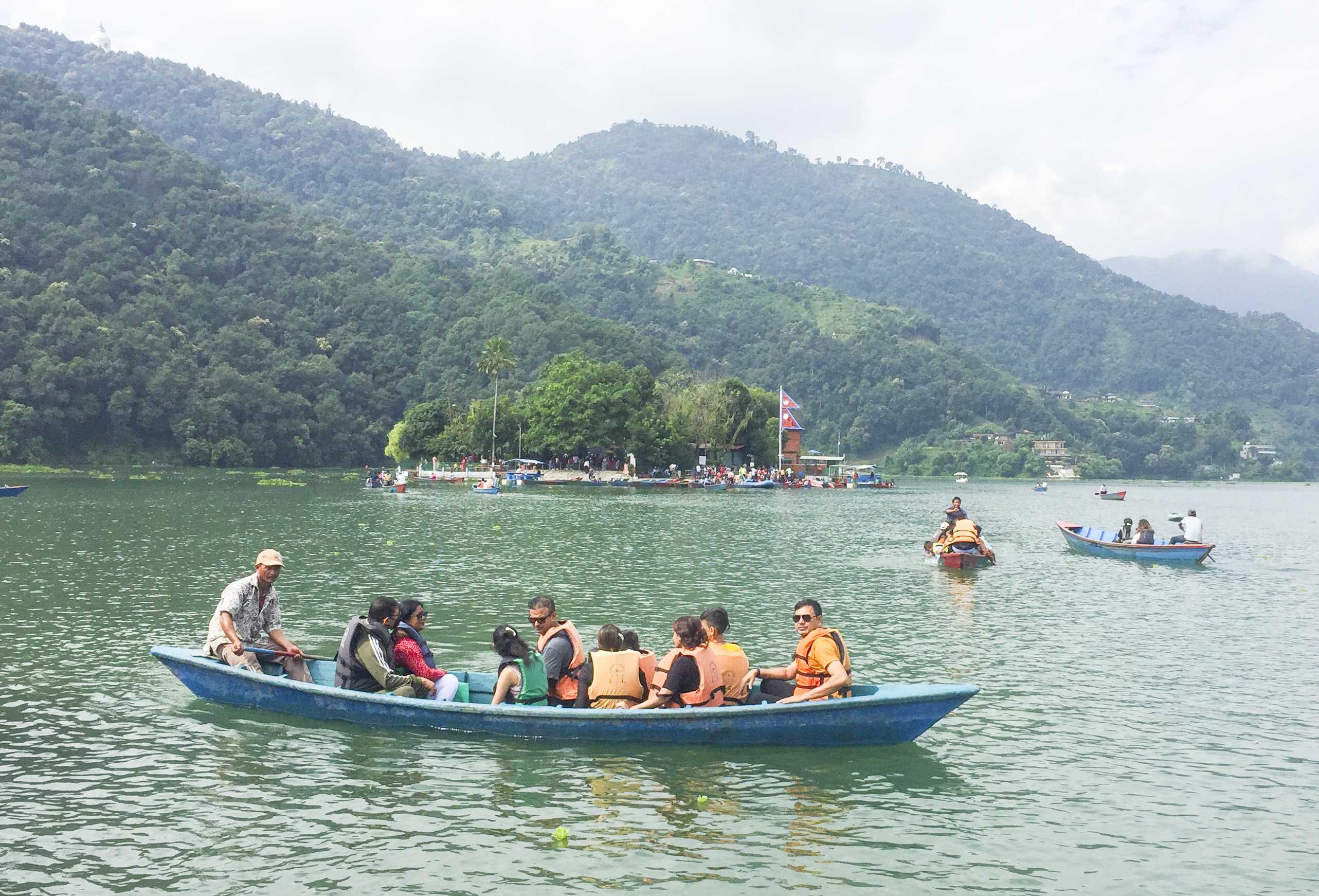 दसैं लागेसँगै डुंगा व्यवसायी व्यस्त