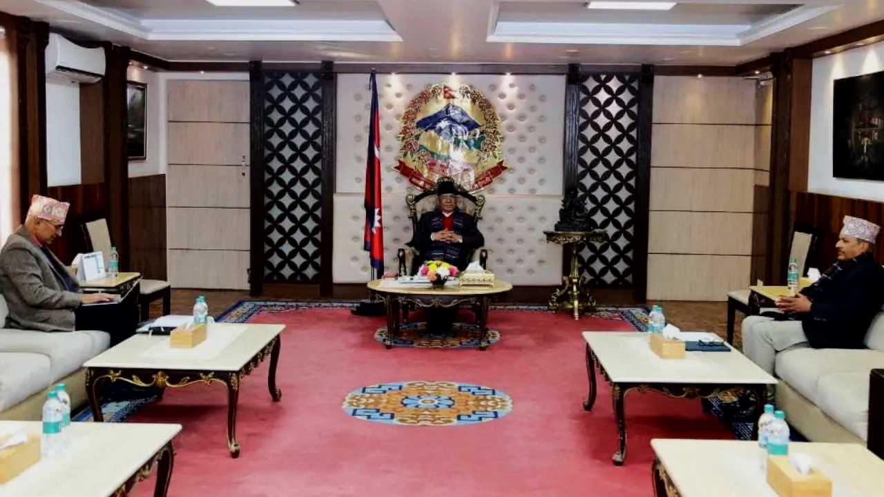 प्रधानमन्त्रीद्वारा अर्थतन्त्रबारे अर्थमन्त्री र गभर्नरसँग छलफल