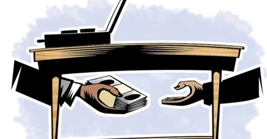 घूससहित कार्यालय प्रमुख र अमिन पक्राउ