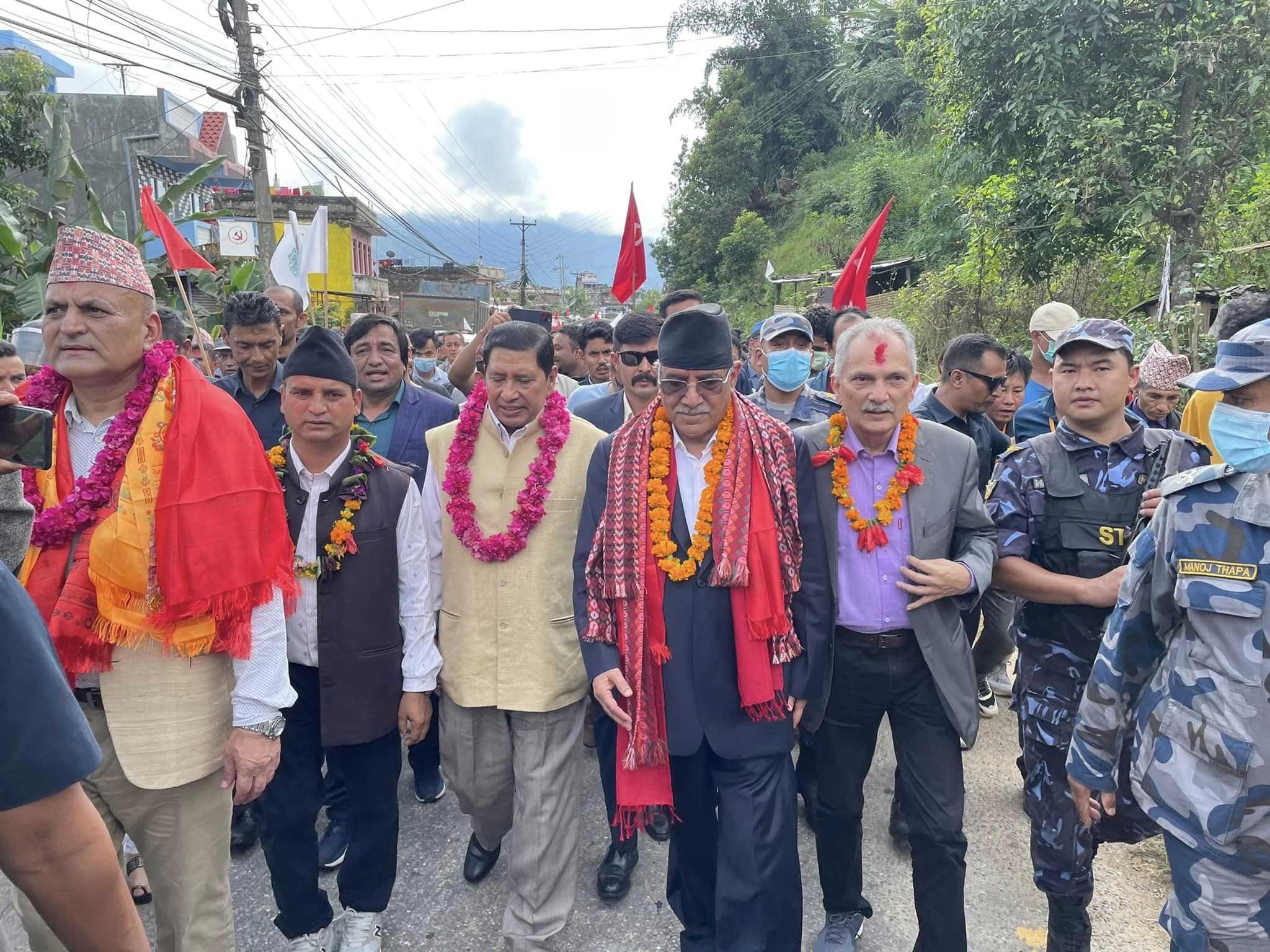 गोरखा २ बाट प्रचण्डले गरे मनोनयन दर्ता 