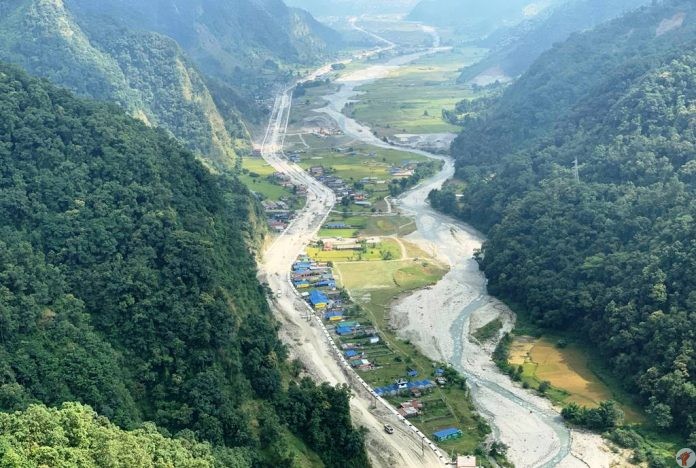 मध्यपहाडी राजमार्गको कास्की खण्डमा कालोपत्रे सुरु, लागत झन्डै ३ अर्ब 