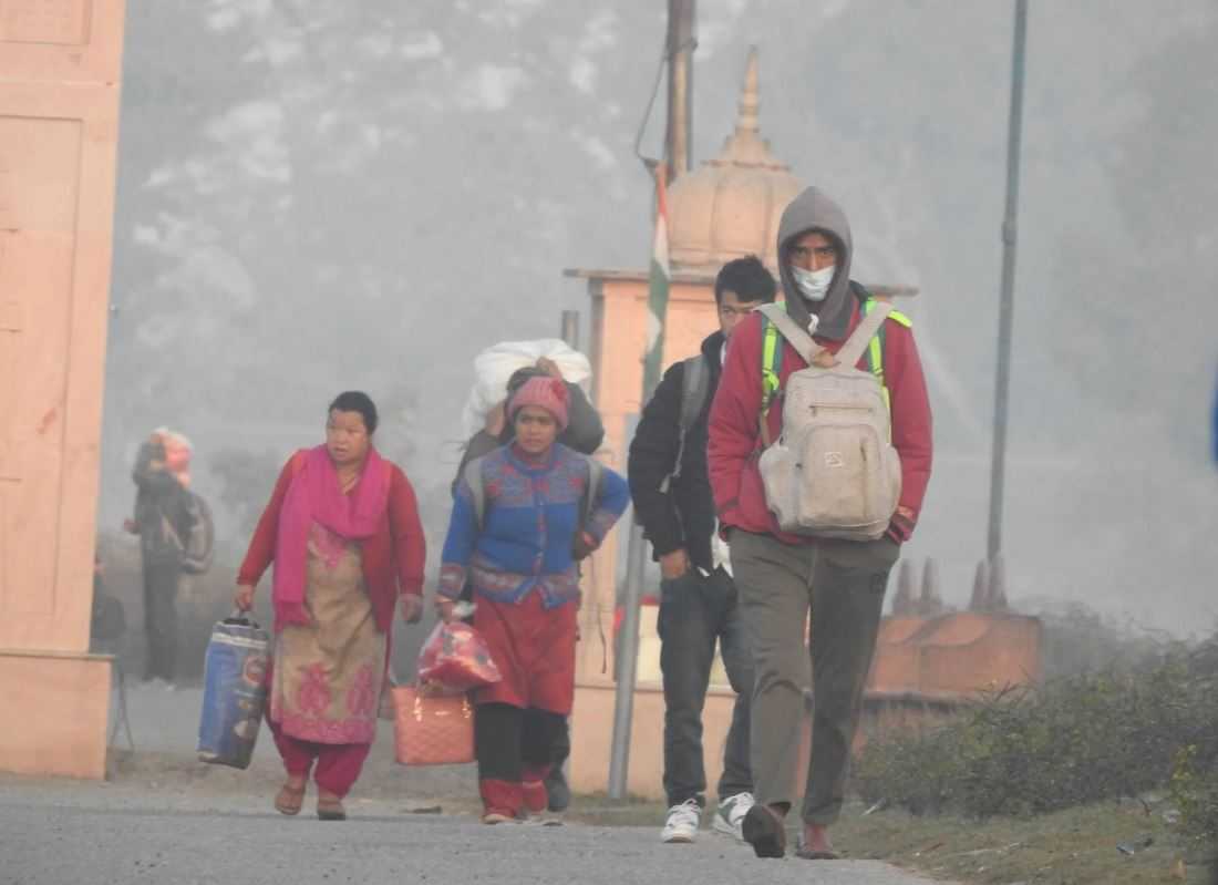 भारतबाट स्वेदश फर्किने नेपाली भन्छन् : ‘रोजगारी सिर्जना गर्नेलाई मत’
