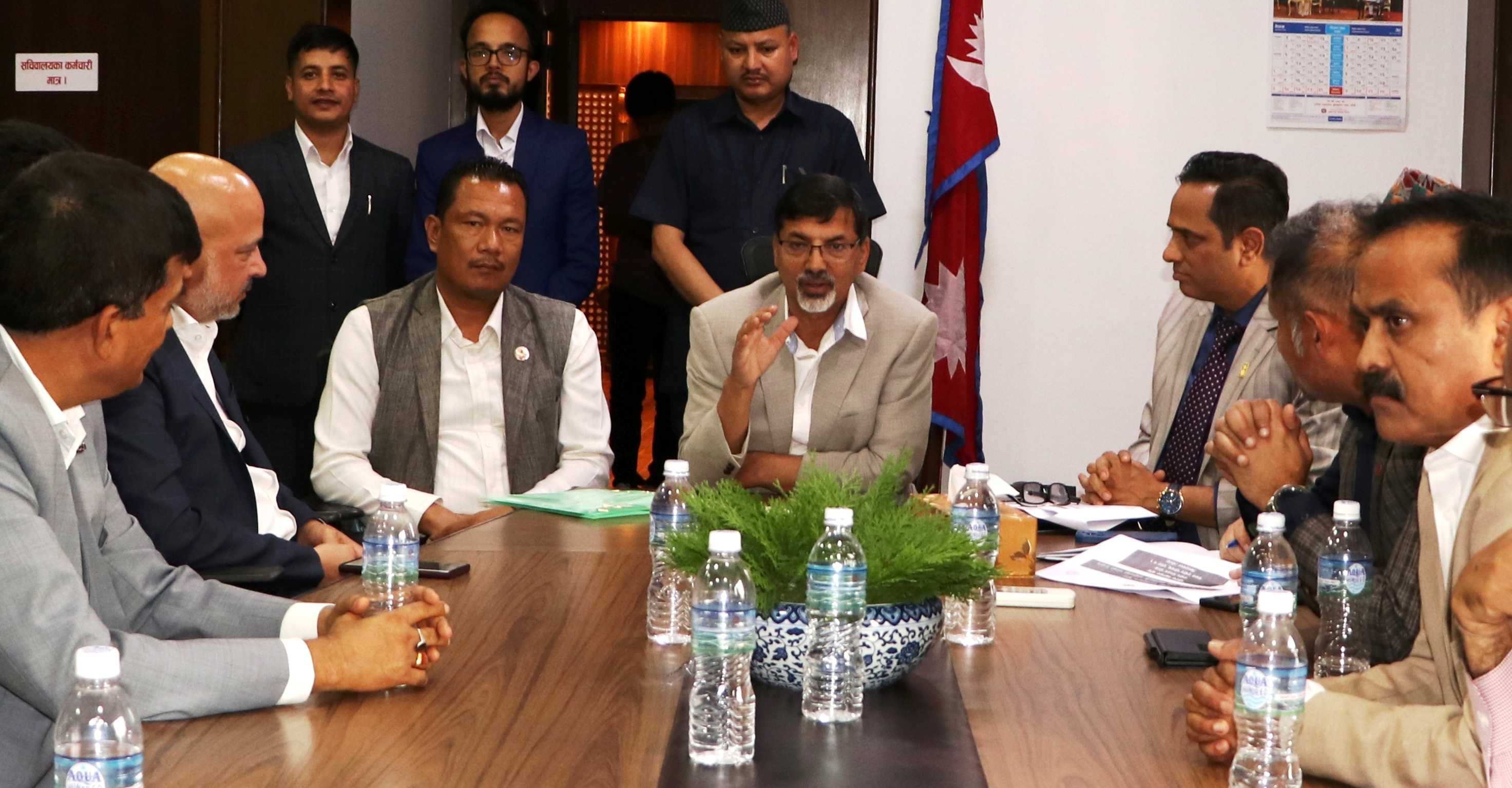 हाम्रो उद्देश्य व्यवसायीलाई कतै पनि अप्ठ्यारो पार्ने होइनः अर्थमन्त्री शर्मा