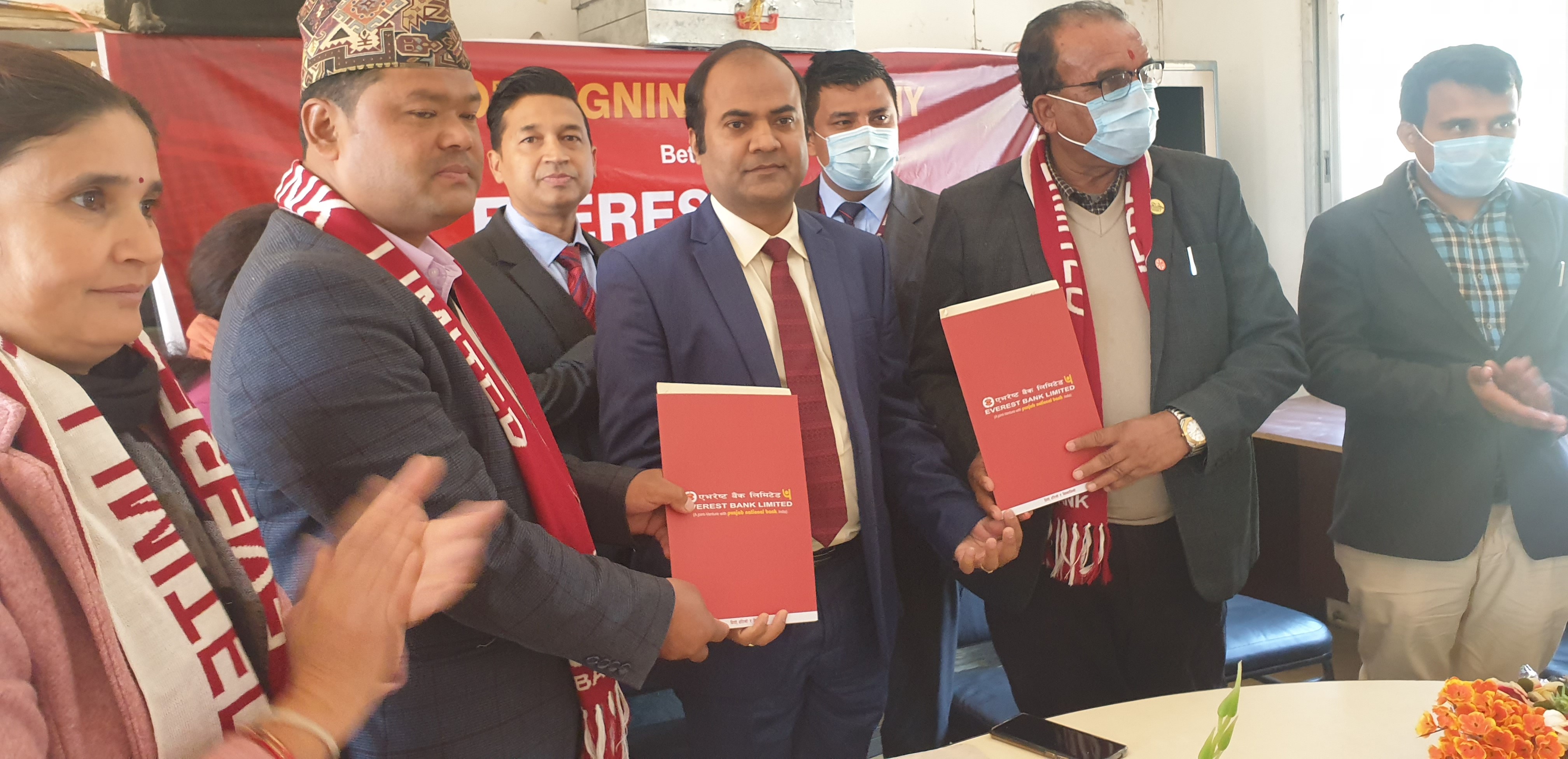 एभरेष्ट बैंक र दुप्चेश्वर ग्रामीण नगरपालिका बीच कृषि कर्जाको लागि सम्झौता