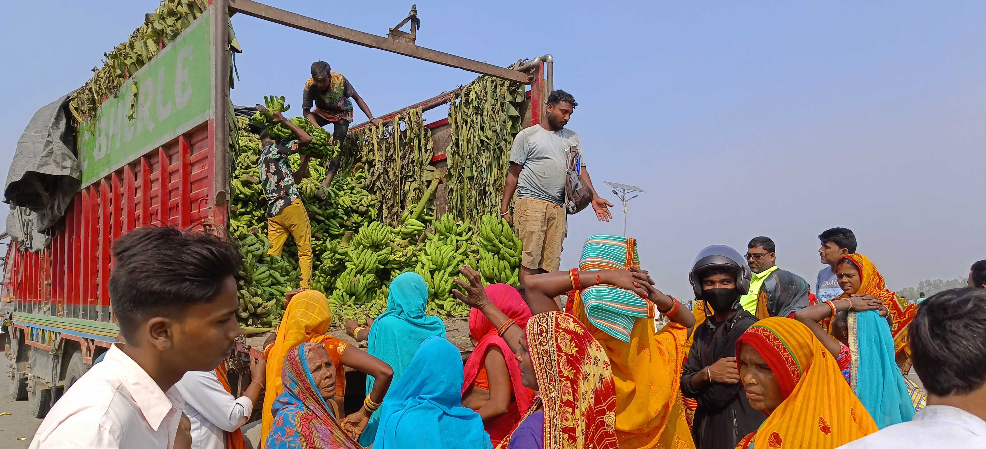 छठका लागि भारतबाट जनकपुरमा मात्रै ३ करोडको केरा आयात