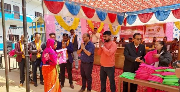 महालक्ष्मी विकास बेैंकको भैरहवा शाखाले २७० विद्यार्थीलाई विद्यालय पोशाक वितरण गर्यो 