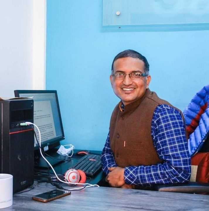 समाचारका आधारमा उकेराका सम्पादक ढुंगानामाथि सामाजिक सञ्जालमा भइरहेकाे गाली बन्द गरियाेस्