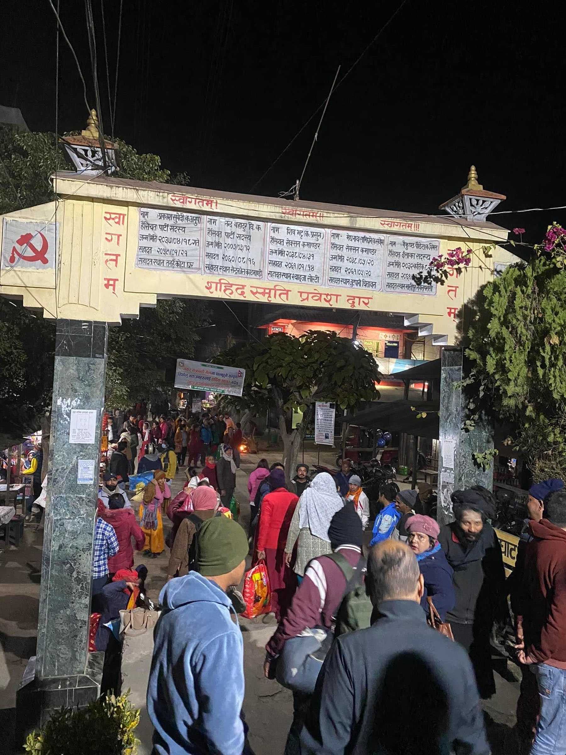 पवित्र तीर्थस्थल देवघाट स्नान गर्न आउने भक्तजनको घुइँचो 