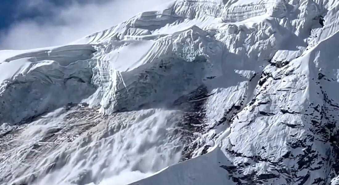 मनास्लु हिमालमा पुनः हिमपहिराे : एकजनाको मृत्यु