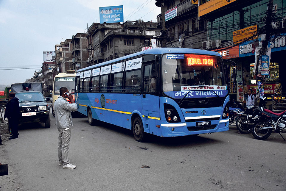 सार्वजनिक यातायात नचलाउने पुरानै अडानमा महासंघ,केही यातायात कम्पनीले निकाल्न थाले गाडी