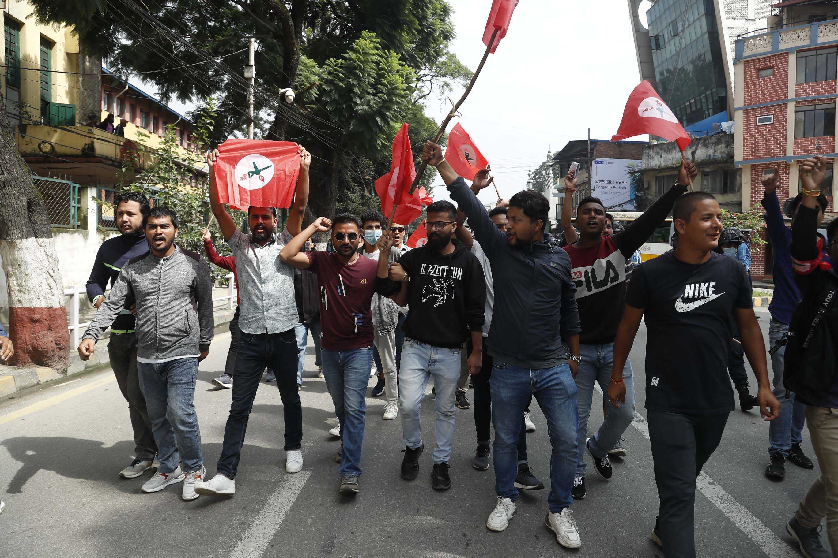 राष्ट्रपतिले नागरिकता विधेयक रोकेको भन्दै नेविसंघ सडकमा (फाेटाेफिचर)